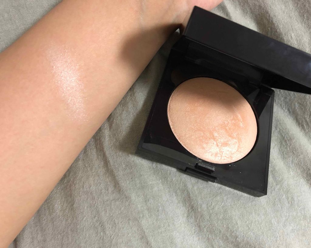 マットラディアンス ベイクドパウダー ハイライト01/ローラ メルシエ/パウダーハイライトを使ったクチコミ（2枚目）