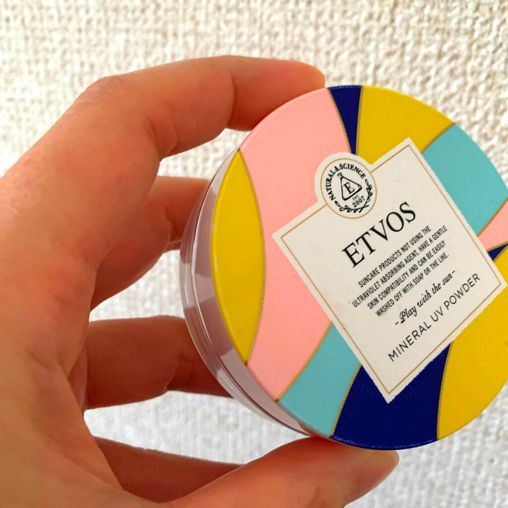 エトヴォス ミネラルUVパウダー(旧)のクチコミ「去年買ったからもうないのかな？

至って普通です。
可もなく不可もなく。
こういうタイプは顔に.....」（1枚目）