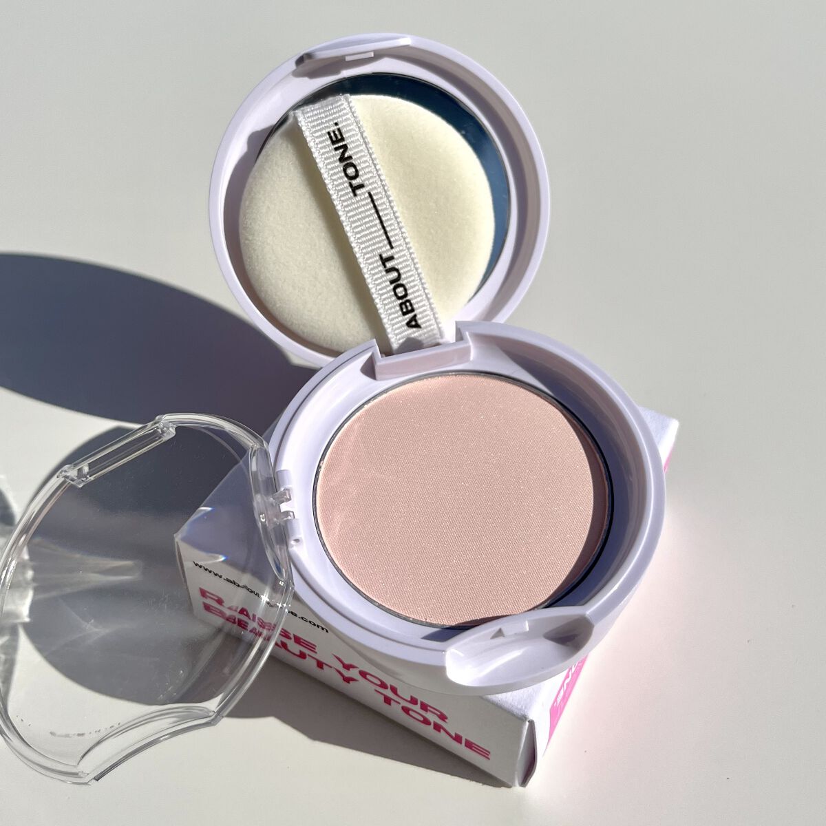 ABOUT TONE グローパウダーパクトのクチコミ「
BBIAやEGLIPSの姉妹ブランド、ABOUT TONE🤍

パッケージから可愛いパクト💗.....」（2枚目）