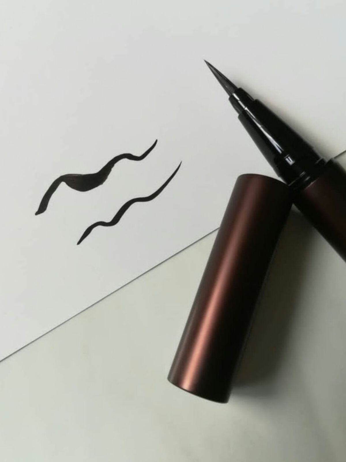 スキルレスライナー/LUMIURGLAS/リキッドアイライナーを使ったクチコミ（2枚目）