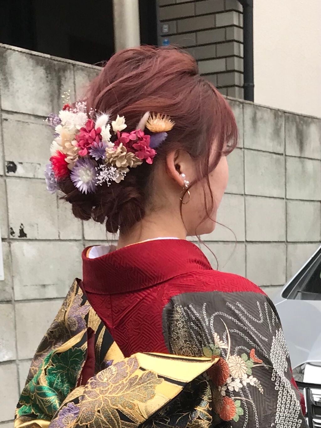 れちめろ on LIPS 「*成人式ヘア*.ドライフラワーの髪飾りを手作りしました!.🥀必..」(2枚目)