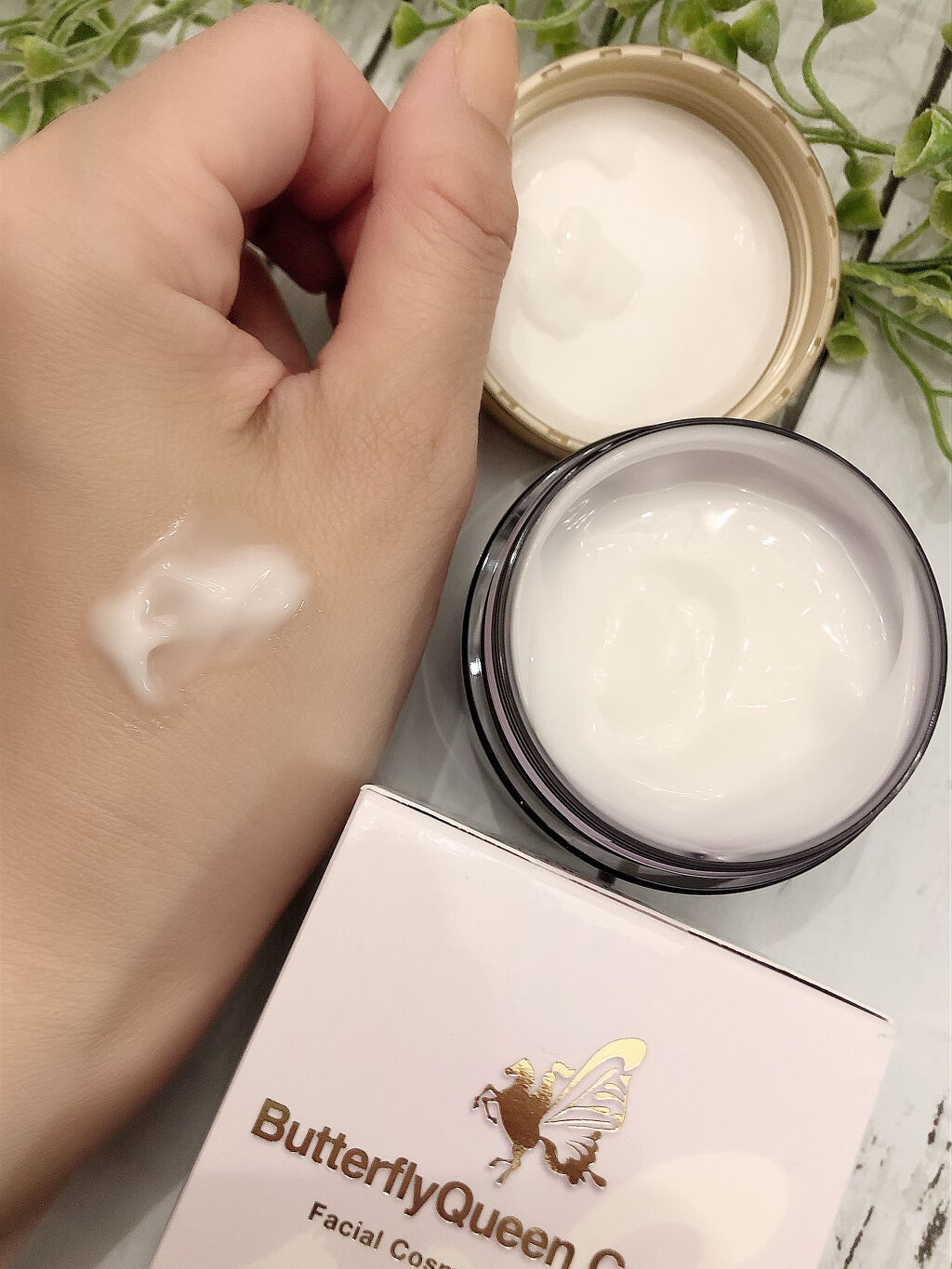 バタフライクイーン ゴールドエクストラ/フェイシャルコスメティック研究所/オールインワン化粧品を使ったクチコミ（3枚目）