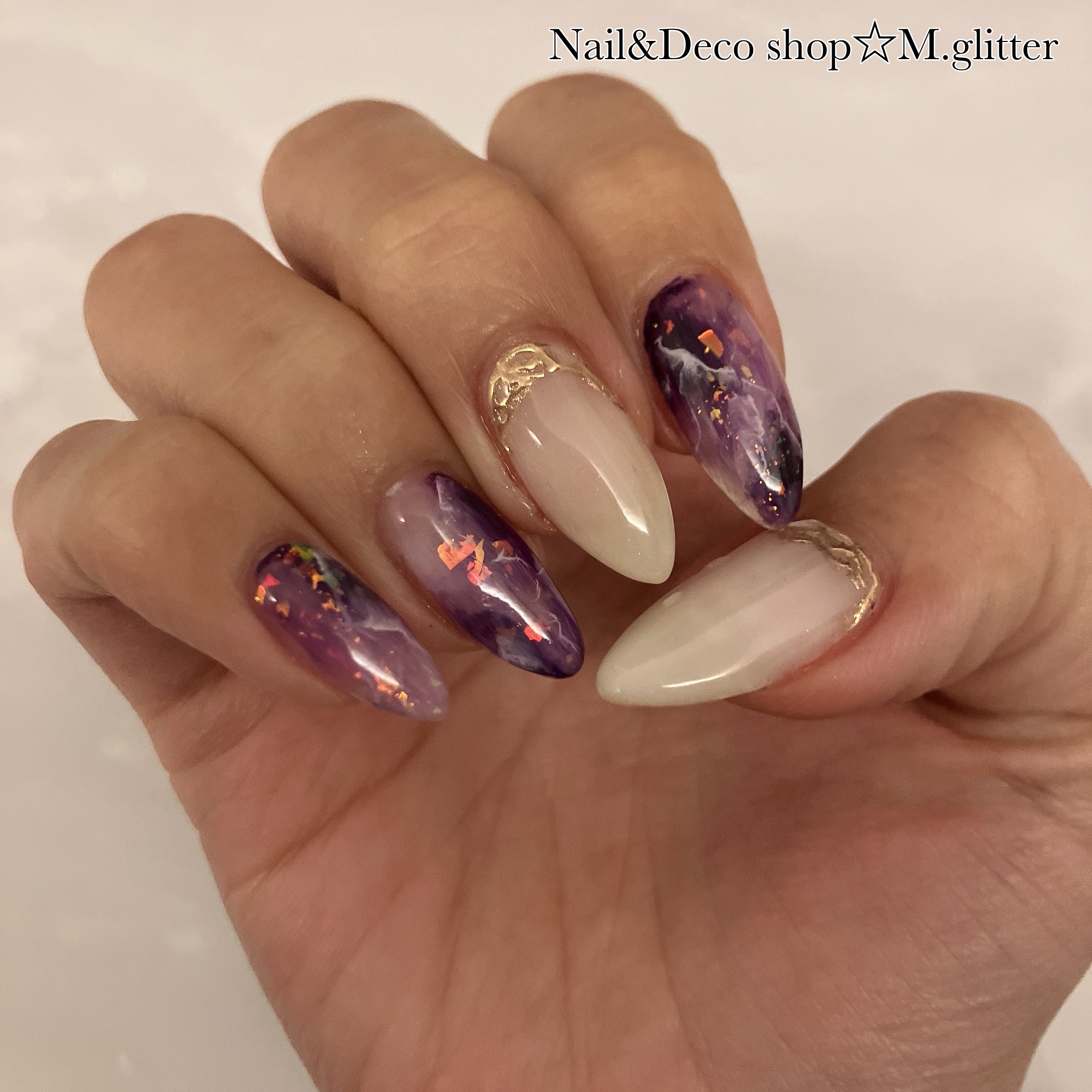 #mglitterネイル,#春ネイル,#アメジストネイル,#天然石ネイル,#ニュアンスネイル,#紫ネイルのネイルデザイン