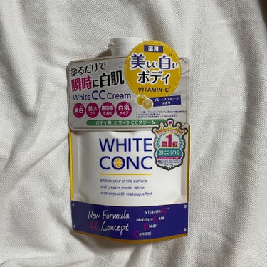 今話題のWhite conc🤍✋🏻

肌が白くなると今話題のWhite conc買ってみました。
元々日焼け肌なのですが、少しはトーンアップしたかな？くらいです。2枚目がbefore、3枚目がafterです。
思ったほど白くならなかったです。白さよりも毛穴が目立たなくなったかなと感じました。

ラメがすごいと口コミでありましたが、その通りでした。ラメラメになります笑4枚目の動画は塗った後の手です。ギラギラになってしまいました。

匂いは柑橘系でレモン🍋ぽくていい匂いです。
肌を白く見せる目的以外なら、保湿されてる感じもあるのでいいかもです、、でもラメが懸念点です🥲

私の中ではリピなしかな〜って感じです！😔
 #爽やかボディケア #美白ケア の画像 その0