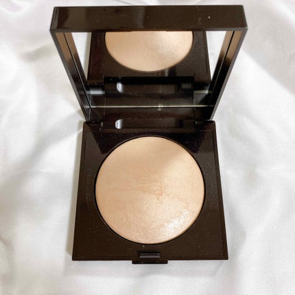 マットラディアンス ベイクドパウダー ハイライト01/ローラ メルシエ/パウダーハイライトを使ったクチコミ(2枚目)