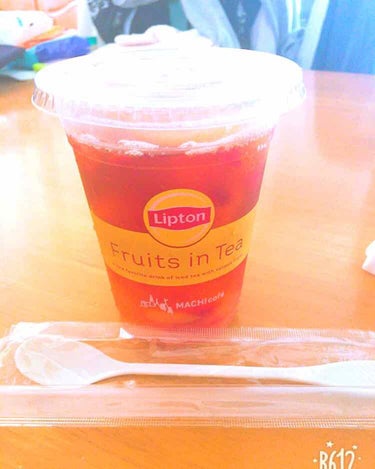 雑談です！

2016年からリプトンが期間限定で東京・表参道や大阪で展開している「Fruits in Tea専門店」。その「Fruits in Tea」がローソンの「MACHI café （マチカフェ）