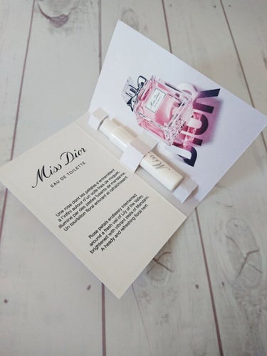 Dior ミス ディオール オードゥ トワレのクチコミ「💎Miss Dior オードトワレ💎
ずっと気になってた香水💟
Miss Dior♥️
でも、.....」（3枚目）