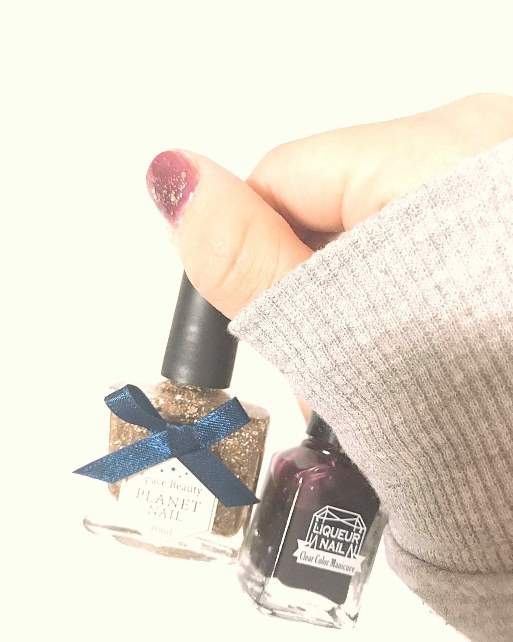 キャンドゥ リキュールネイル3のクチコミ「2枚目の中指の皮がめくれているので
隠しています🙇‍♂️
 ｡oＯo｡.:♥今回使用したネイル.....」（1枚目）