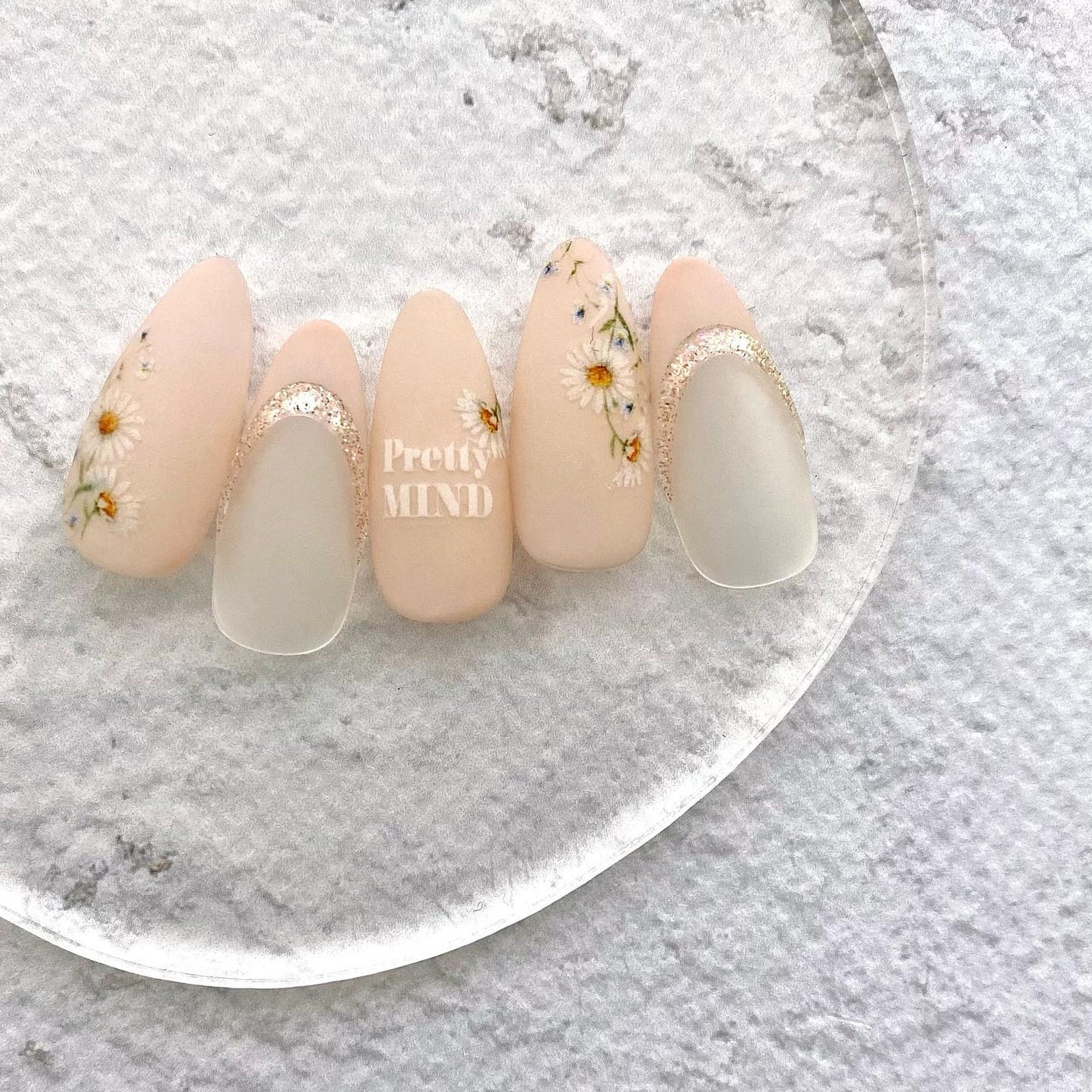 naomi on LIPS 「new♡ぷくぷくなフレンチライン🫣@tominail_jap..」(1枚目)