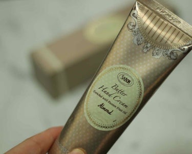 SABON バターハンドクリーム
アーモンド

SABONのアウトレットで買いました！
一時期手の皮むけが気になった時があり、保湿力の高いこちらも購入しました！
夜寝るまえにつけるようにしてます☺️
と