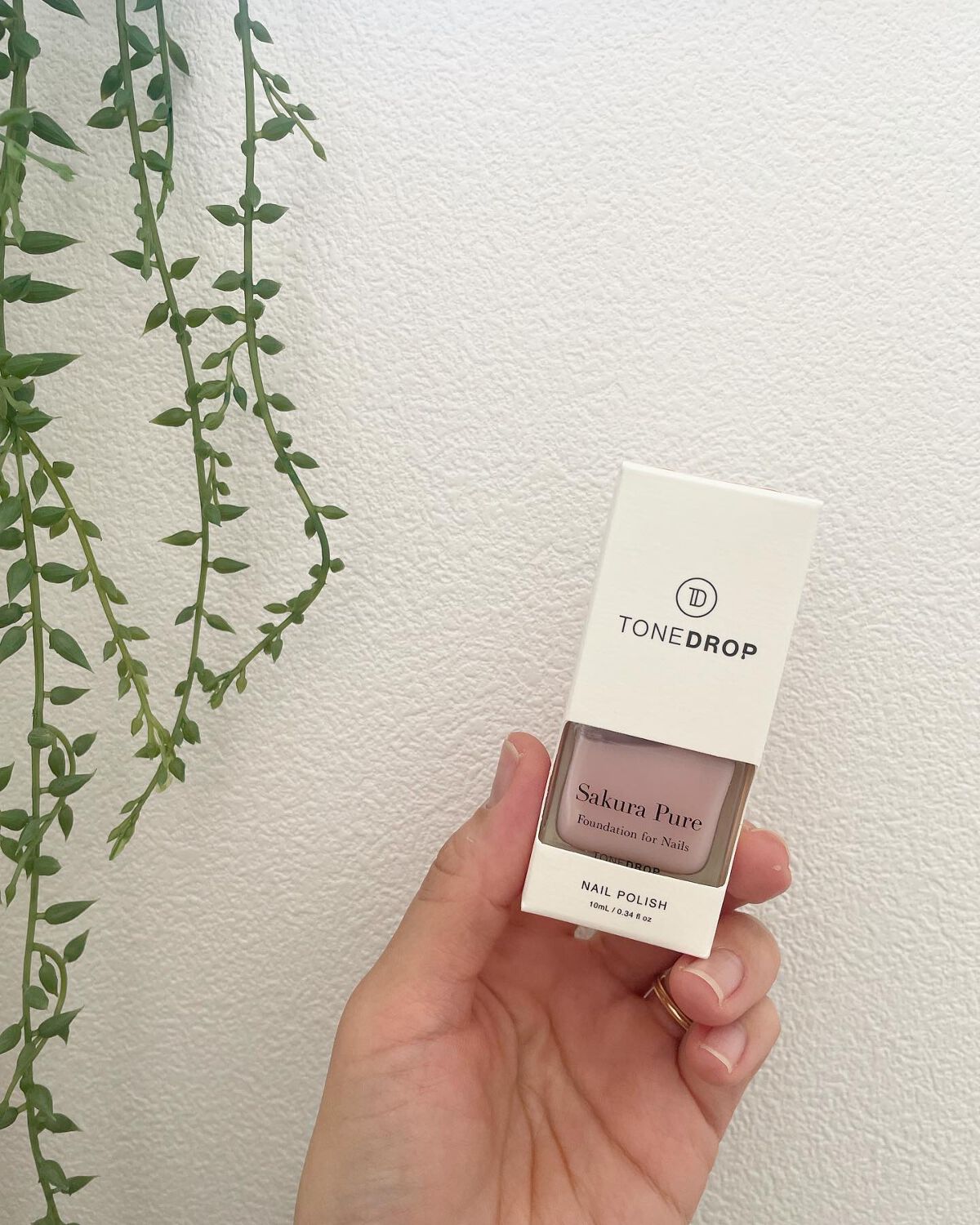 misato | VoCEアンバサダー on LIPS 「@megumi_kanzakiさんプロデュースの爪のファンデー..」(1枚目)