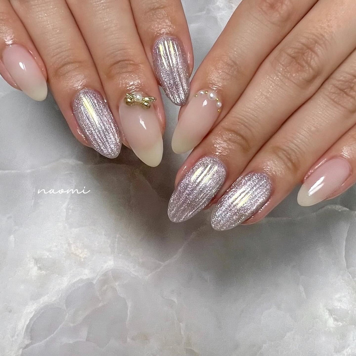 naomi on LIPS 「ルセレのマグとオーロラパウダーでバカラネイル✨マグのきらッき..」(1枚目)