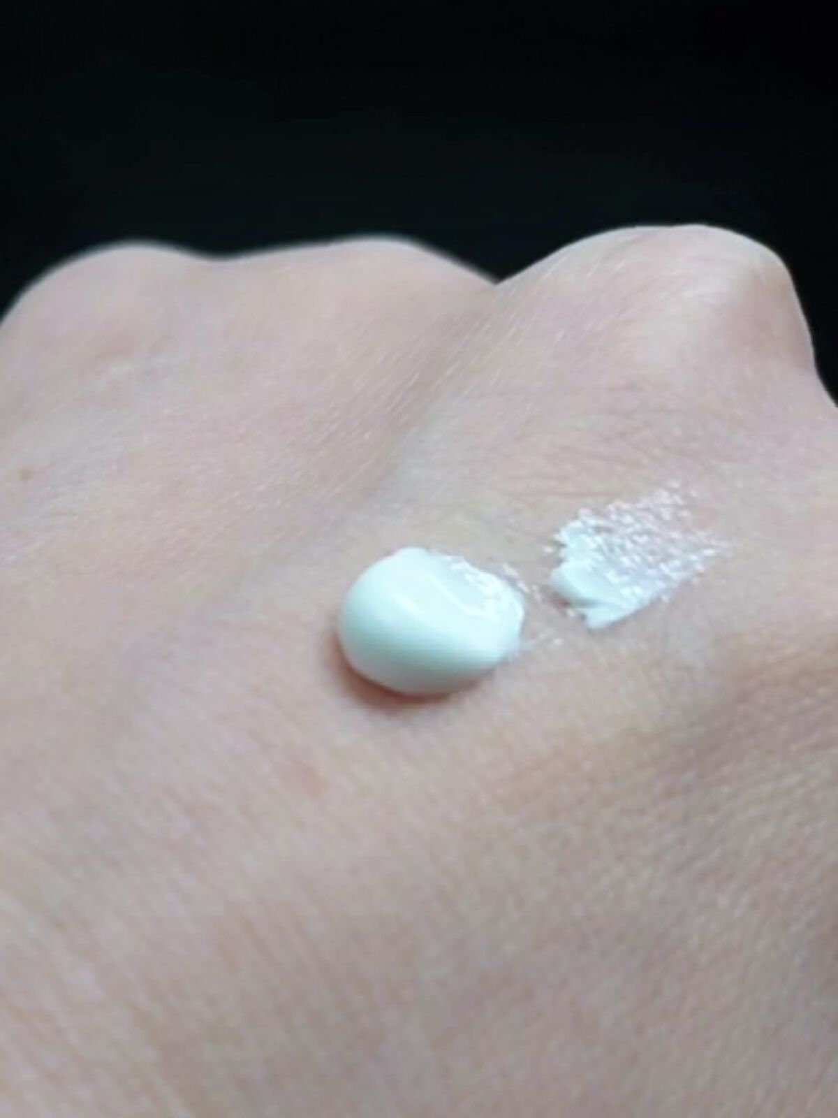 L'OCCITANE ハニーハイヴ シア コンプリートのクチコミ「🌟L'OCCITANE🌟蜂蜜ハンドクリーム🌟
ハニーとスパイスの香りがあいまってほのかにオリエ.....」（3枚目）