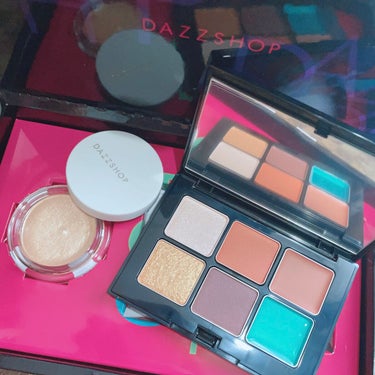 2021 HOLIDAY COLLECTION HOLIDAY EYESHADOW PALETTE/DAZZSHOP/アイシャドウパレットを使ったクチコミ（3枚目）