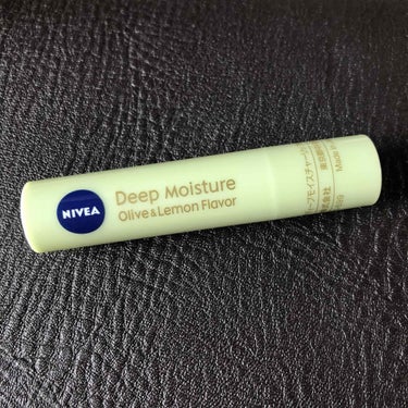 NIVEA ディープモイスチャーリップ

メイクの先生にオススメされて買ってみたリップ💄

オリーブ&レモンの香りで先生曰く「良い女の匂い」
確かに分かるって感じです👏💗
凄く良い匂いがします！！！！！