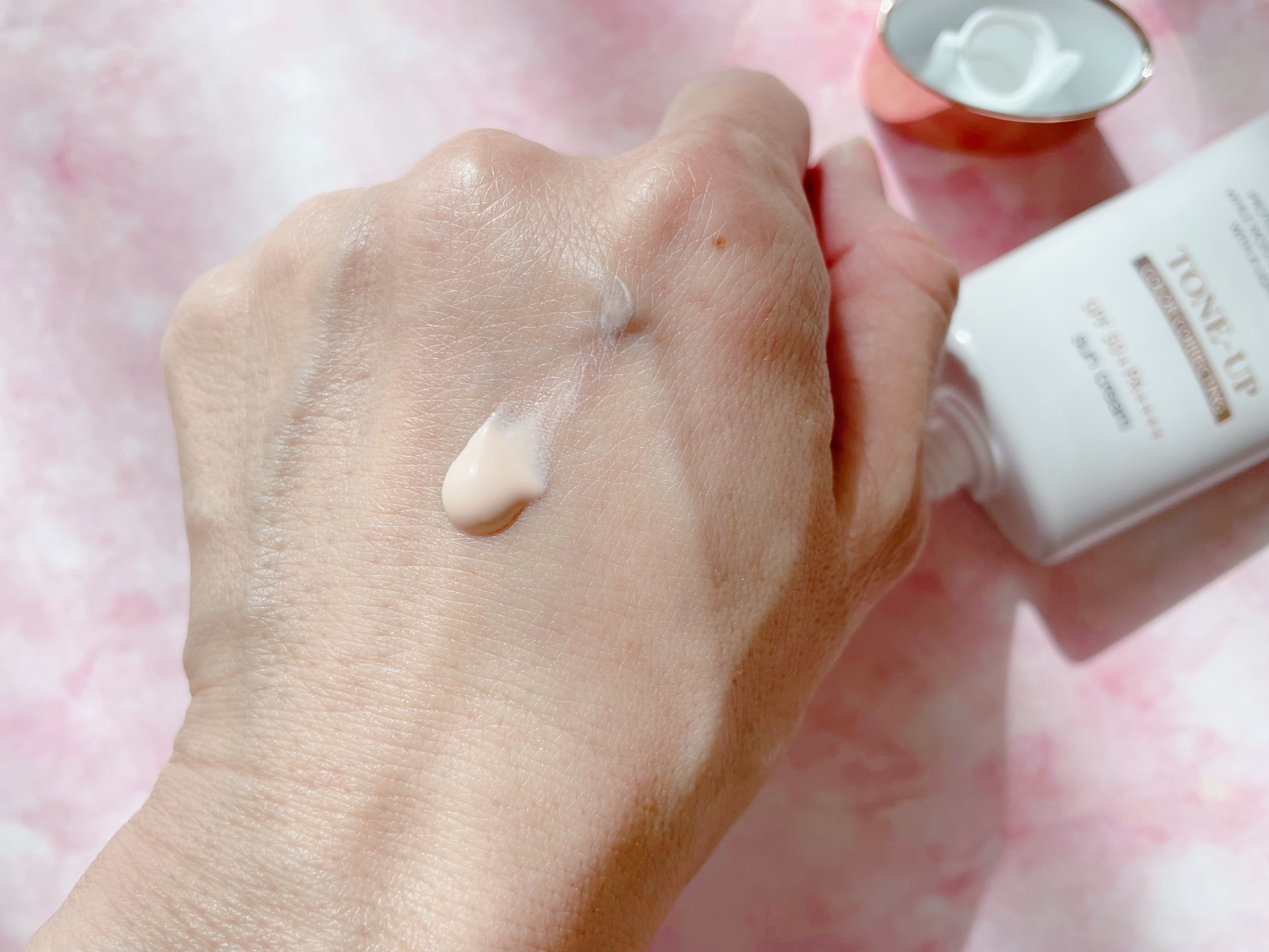 ウォータフルトーンアップサンクリーム/ダルバ/日焼け止めクリームを使ったクチコミ（2枚目）