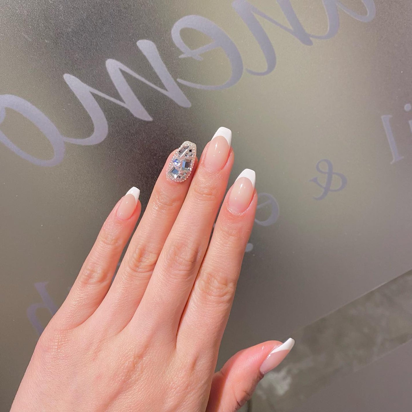 kanna on LIPS 「𝐹𝓇𝑒𝓃𝒸𝒽×𝐵𝒾𝒿𝑜𝓊𝓍💠💍mynail💓やっぱりフレンチが..」(2枚目)