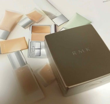 RMK プレストパウダー Nのクチコミ「✍RMK プレストパウダー✍

こういうコンパクトなサイズ感、
鏡付き、ブラシ付きを備えたパウ.....」（2枚目）