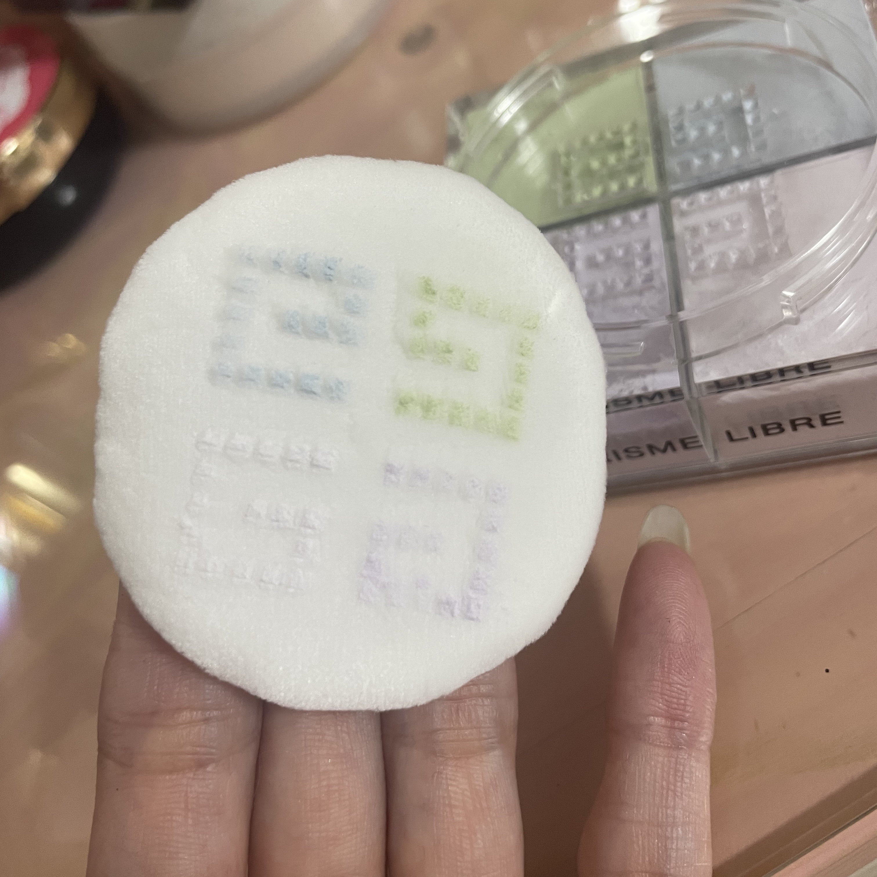 プリズム・リーブル/GIVENCHY/ルースパウダーを使ったクチコミ（3枚目）