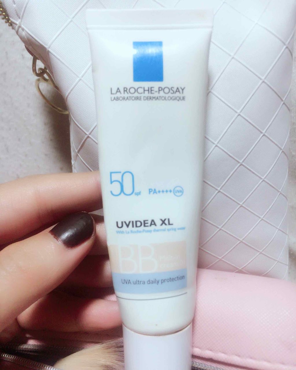 ラロッシュポゼ（フランス製）
こちらは敏感肌の方でも使える、低刺激のbbクリームです。
50spf PA + + + +uva
色味は2色あります。
紫外線対策もしっかりでき、低刺激なのでとてもオススメです。
これ一本できれいに仕上がります