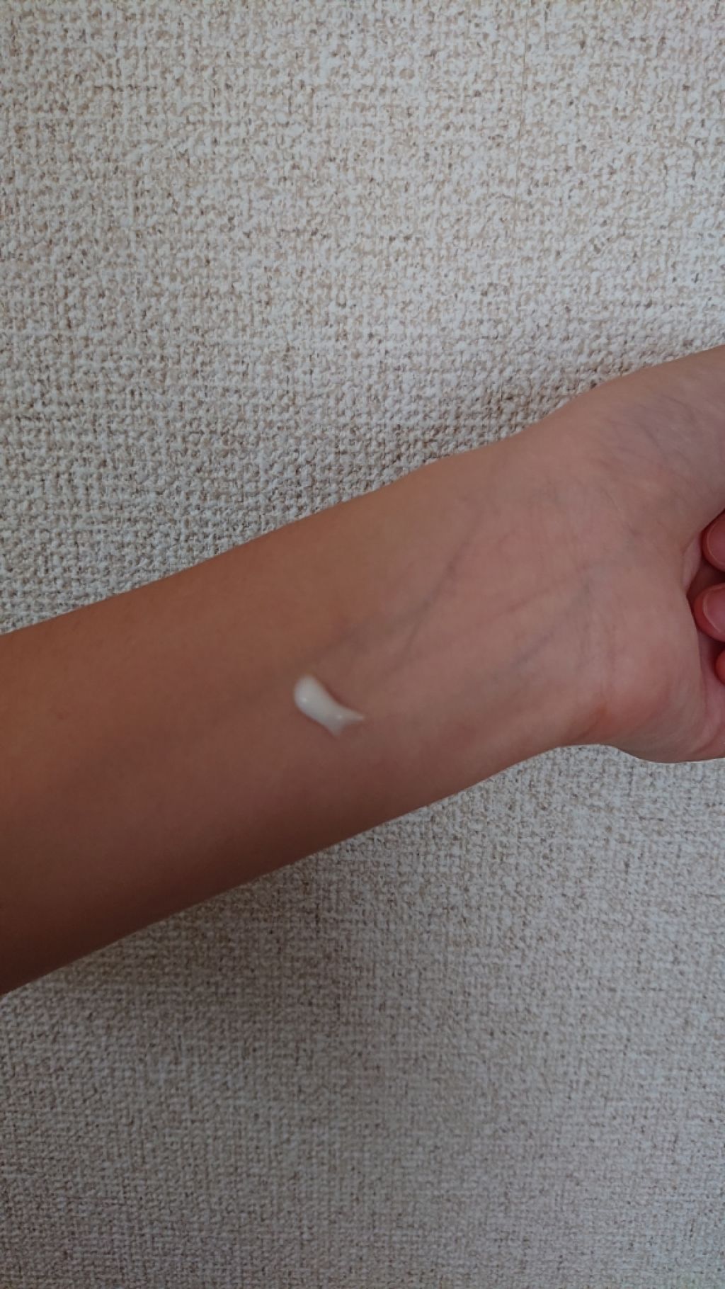 ブリリアンス スキンイルミネーティング　ＳＨ/JERGENS(ジャーゲンズ)/ボディクリームを使ったクチコミ（2枚目）