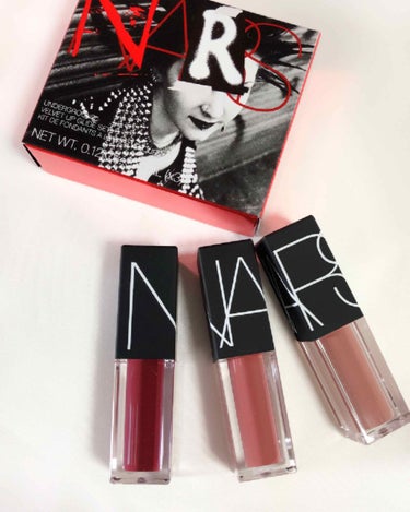 nars  
アンダーグラウンドベルベットリップグライドセット

です。

クリスマスコフレはスルーしようと思っていたけど、これは…無理でした。

前回の６本セットを逃したので絶対欲しかったー！買えてよ