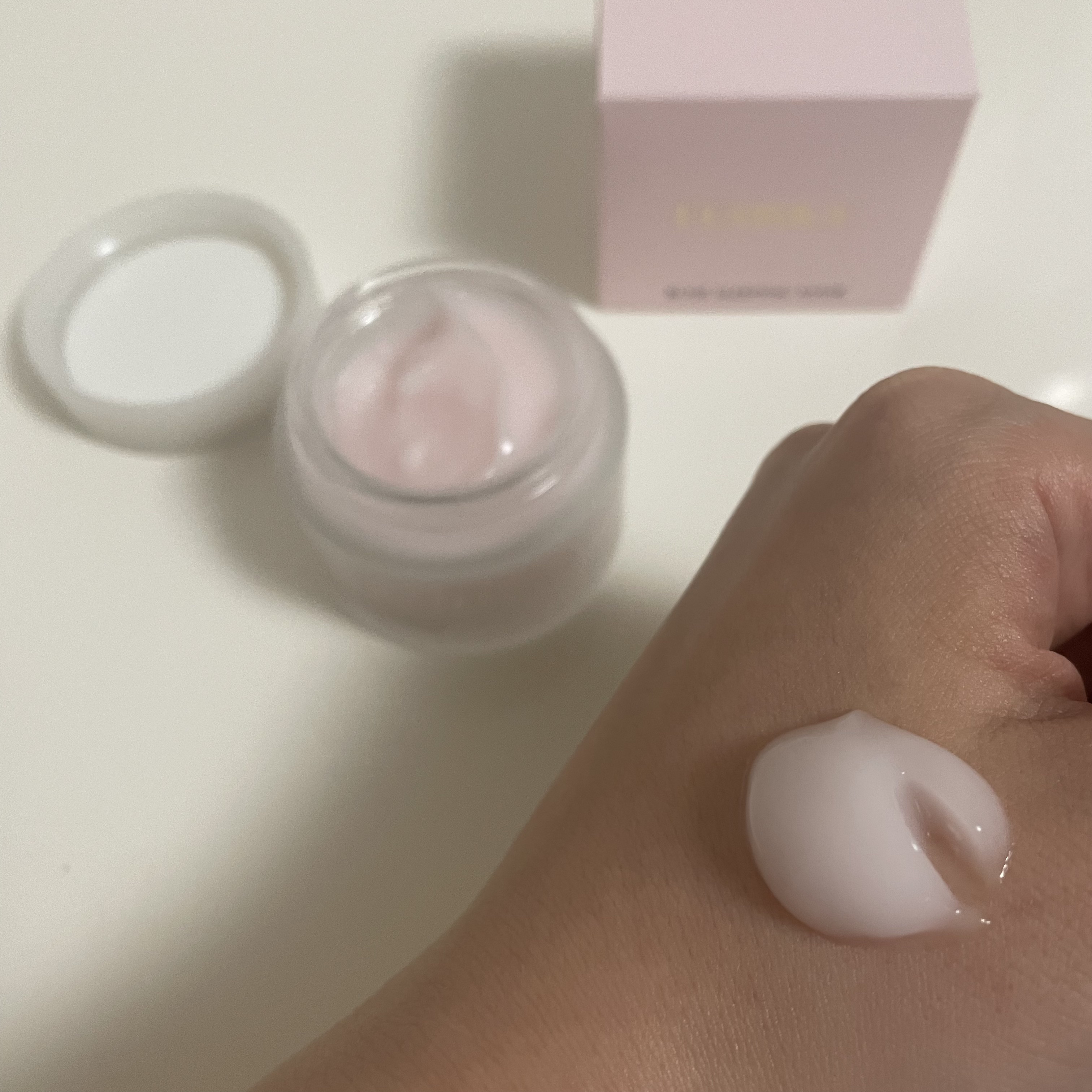 ローズウォーター スリーピングマスク/FEMMUE/フェイスクリームを使ったクチコミ（2枚目）