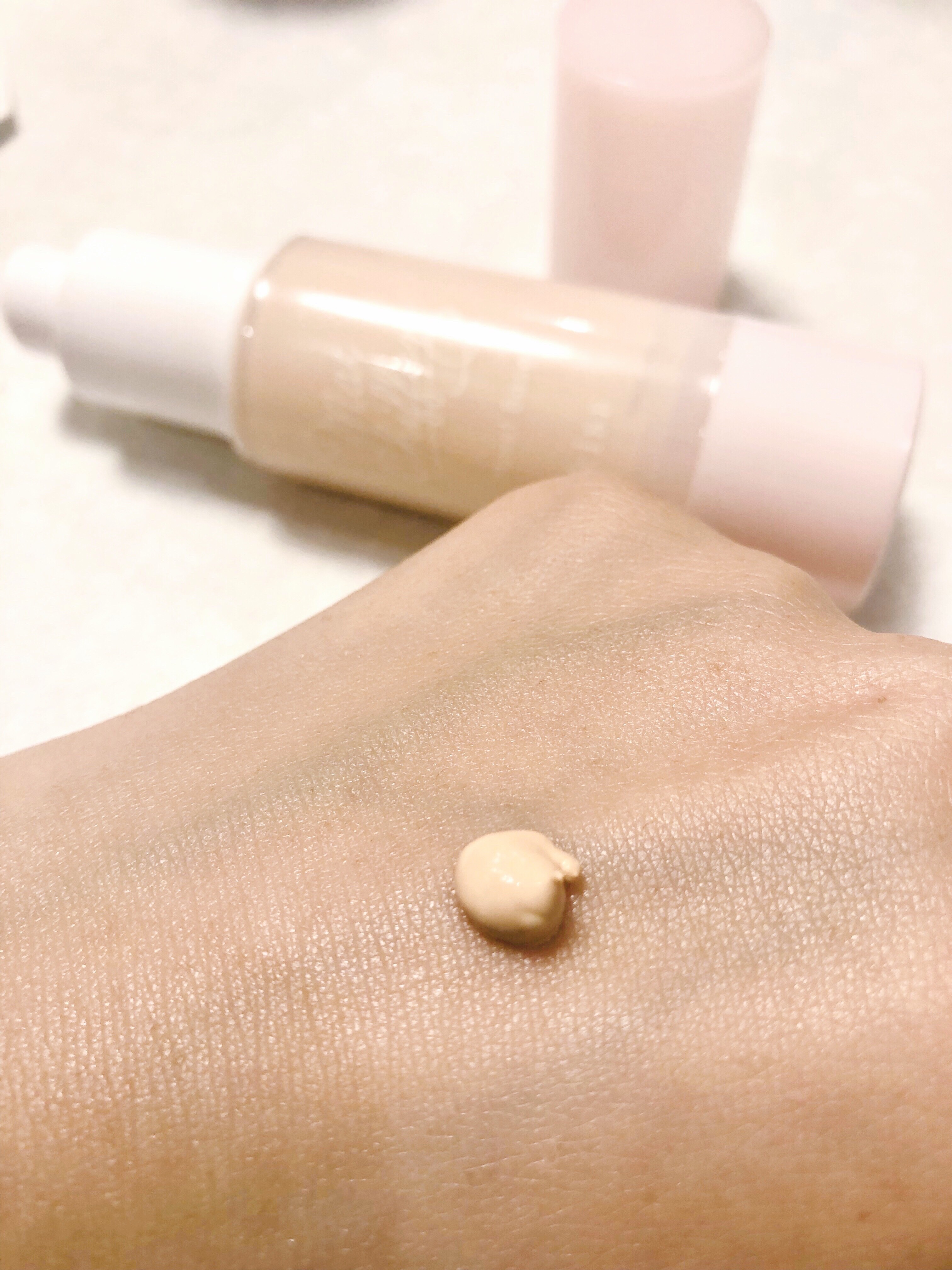 マットシフォンUVモイストベース 01 ライト/KiSS/化粧下地を使ったクチコミ（2枚目）