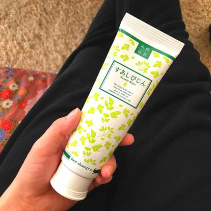 エルシーラブコスメ 本草絵巻すあしびじんのクチコミ「数年前に購入、たまに少しずつ使用し、
先日使い切りました。
足の汗が凄い割にカサカサなので、.....」(1枚目)