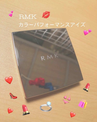 💖RMK カラーパフォーマンスアイズ💖

こちらはアイシャドウです！
三色入っておりまして、ラメがきらっきらきらき〜ら！2枚目は、ライトを当てて無加工ですので実物の色に近いです！😋🌈

真ん中の色はバー