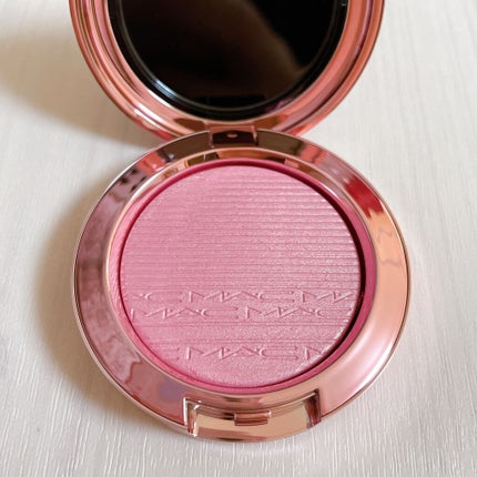 エクストラ ディメンション ブラッシュ M·A·C BLACK CHERRY/M・A・C/パウダーチークを使ったクチコミ(4枚目)