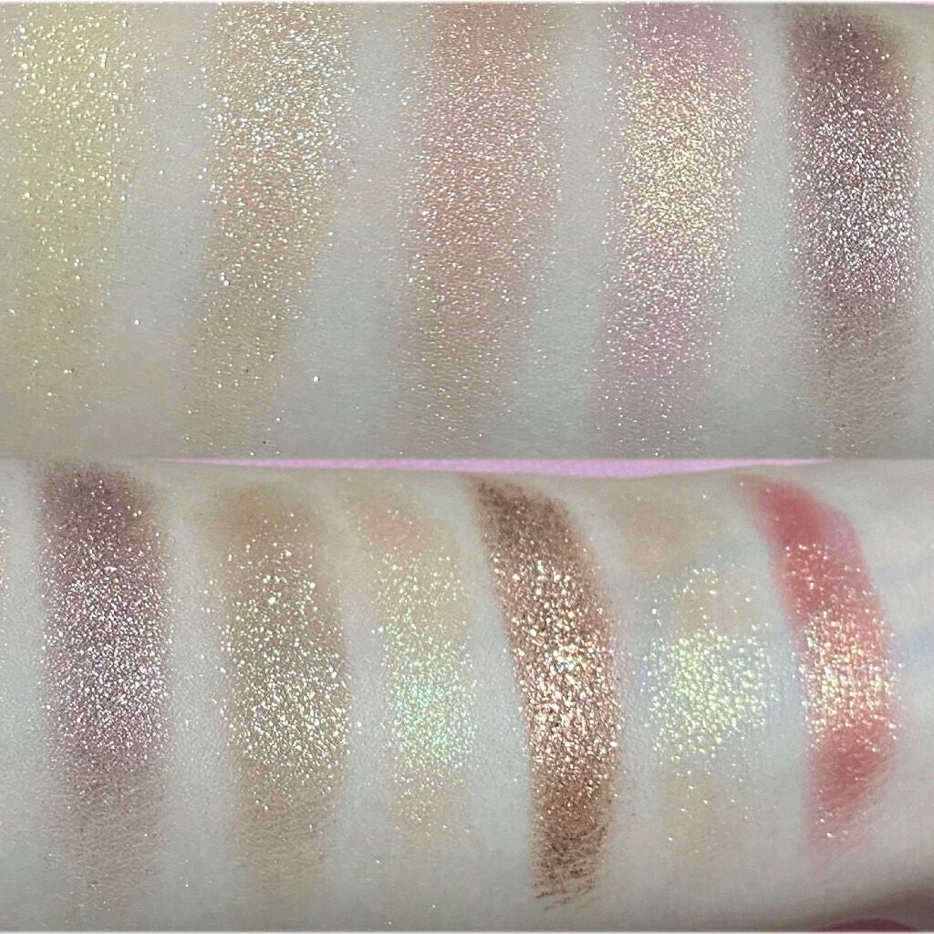 K on LIPS 「キラキラのラメシャドウって普段使い難しいけど眺めてるだけで可愛..」(1枚目)