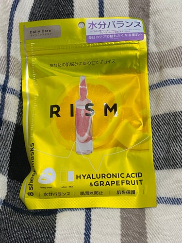 LIPS様を通してRISM様から
デイリーケアマスク
ヒアルロン酸＆グレープフルーツを
プレゼントしていただきました♥️

これ1枚で化粧水＋乳液の代わりになるそうで
LIPS様にいただいた紙には
朝の