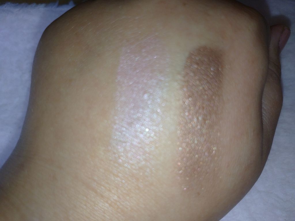 パウダーアイシャドウ ブルーミングキティ/DAISO/アイシャドウパレットを使ったクチコミ（3枚目）