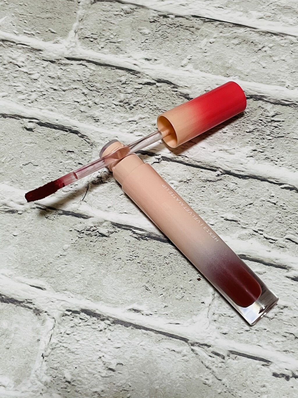 HEXZEヴェルベットマットリップグロス/HEXZE（ヘックスゼ）/リップグロスを使ったクチコミ（2枚目）