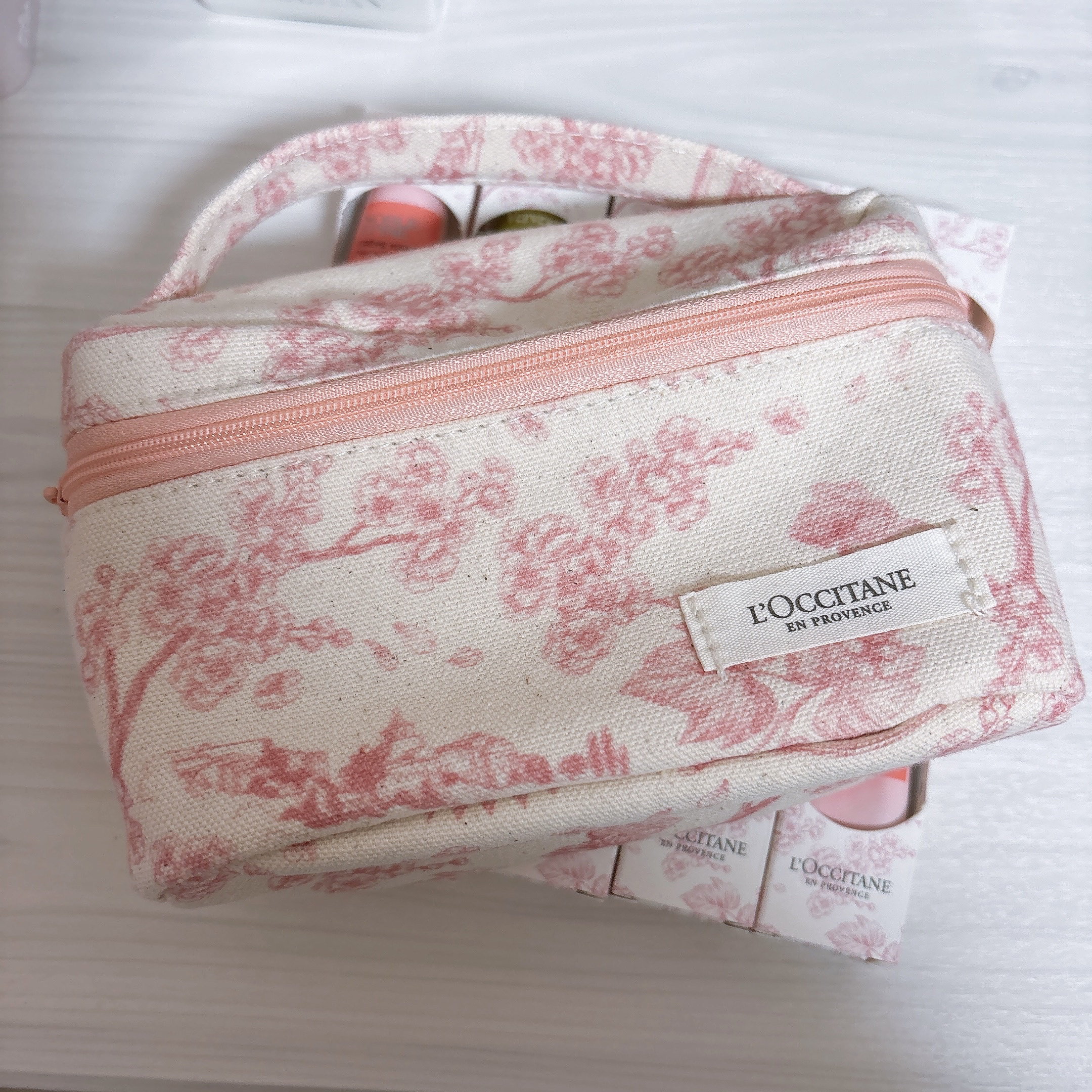 ハンドクリーム SHARE WITH HAPPINESS/L'OCCITANE/その他キットセットを使ったクチコミ（2枚目）