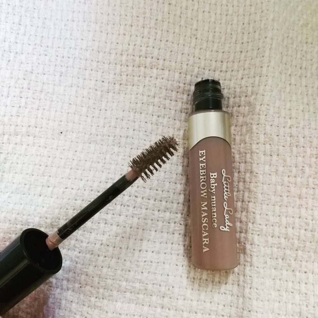 リトルレディ ベビーニュアンス アイブロウマスカラNのクチコミ「見た目は明るすぎるかなと思いましたが
つけると発色良くなじんで一気にあか抜け眉に
なれて満足し.....」（2枚目）