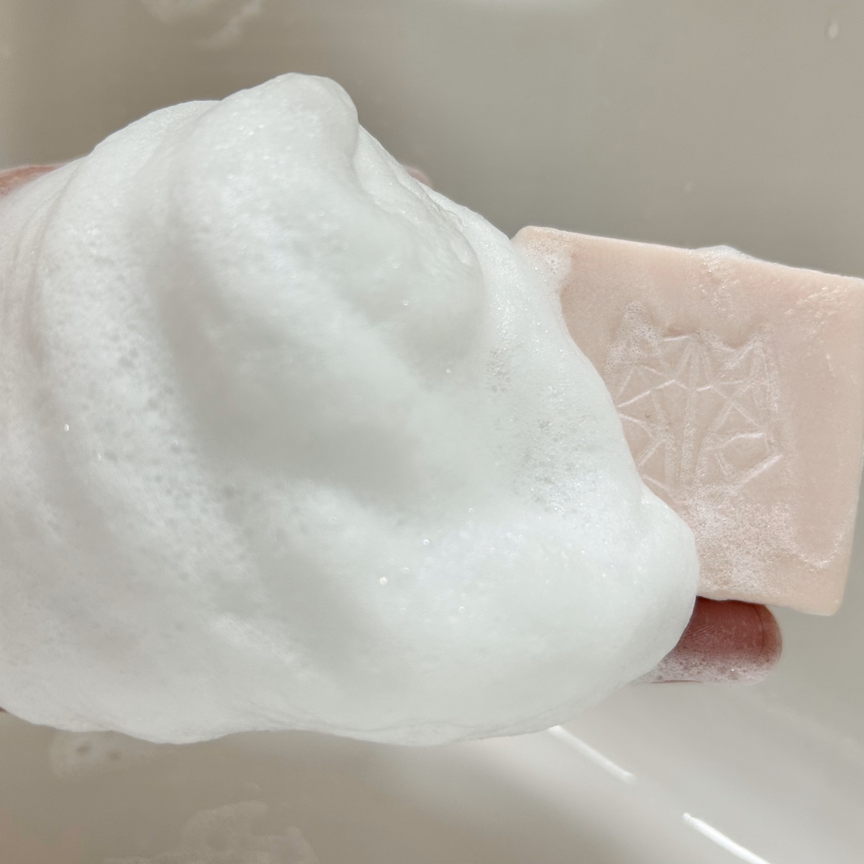 ボリュームアップ オールインワン シャンプー バー/SNOW FOX SKINCARE/サロンシャンプーを使ったクチコミ（2枚目）