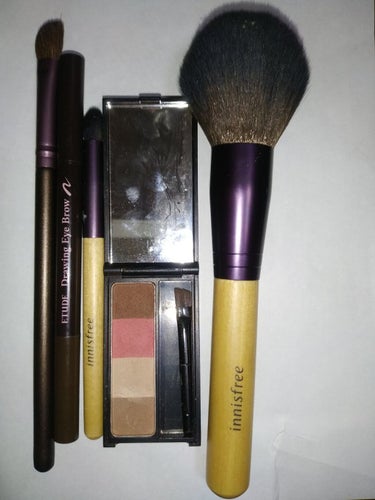 CONTOURING BRUSH (アイシャドウ ブラシ)/innisfree/メイクブラシを使ったクチコミ（2枚目）