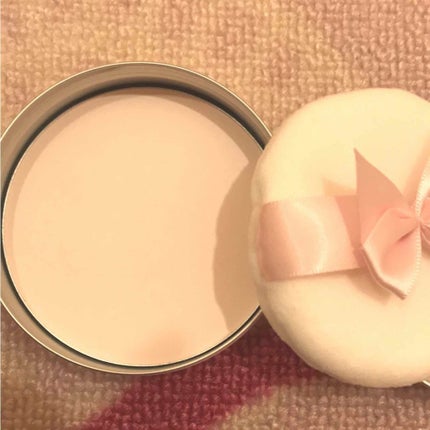 すっぴんパウダー B サクラスウィートソローの香り 2022/クラブ/プレストパウダーを使ったクチコミ(3枚目)