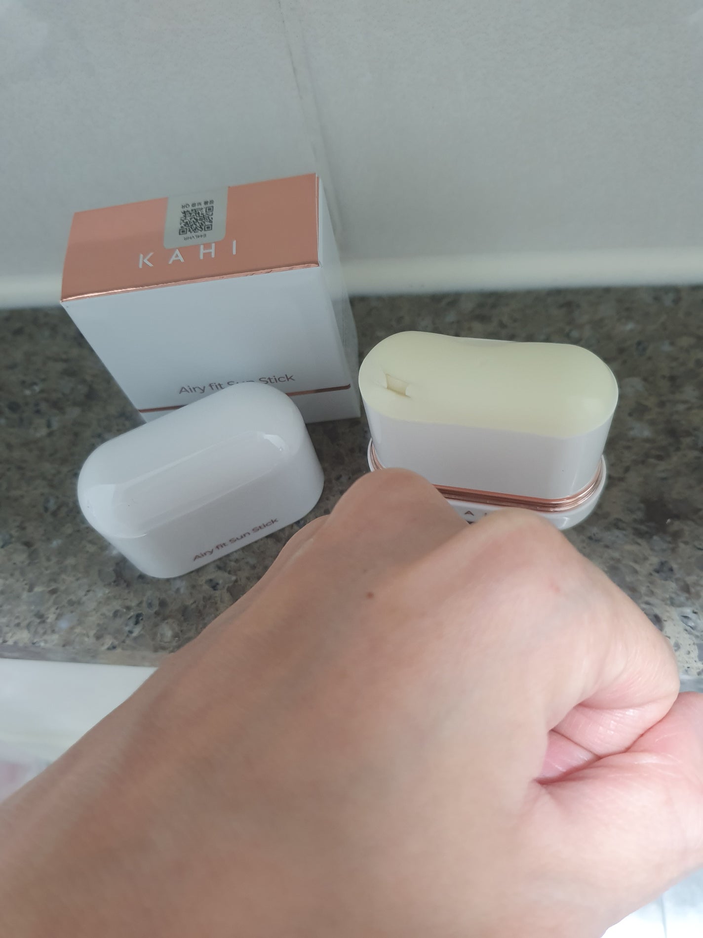 エアリーフィットサンスティック/KAHI/日焼け止めスティックを使ったクチコミ(3枚目)