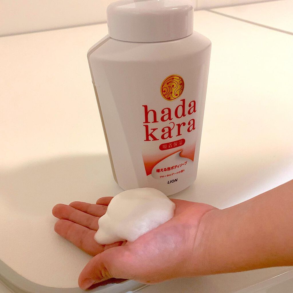 hadakara ボディソープ 泡で出てくるタイプ  フローラルブーケの香り/hadakara/ボディソープを使ったクチコミ(2枚目)