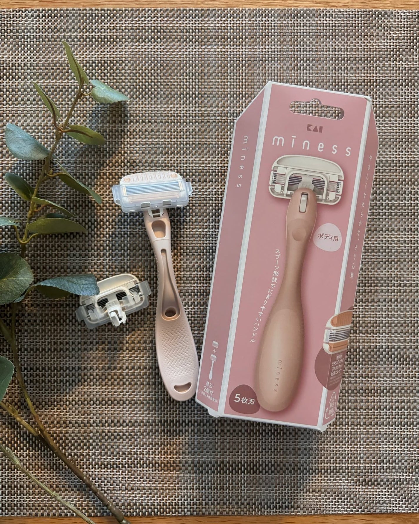 chisato on LIPS 「minessボディ用カミソリ独特のハンドルが持ちやすくて、ヘッ..」(1枚目)