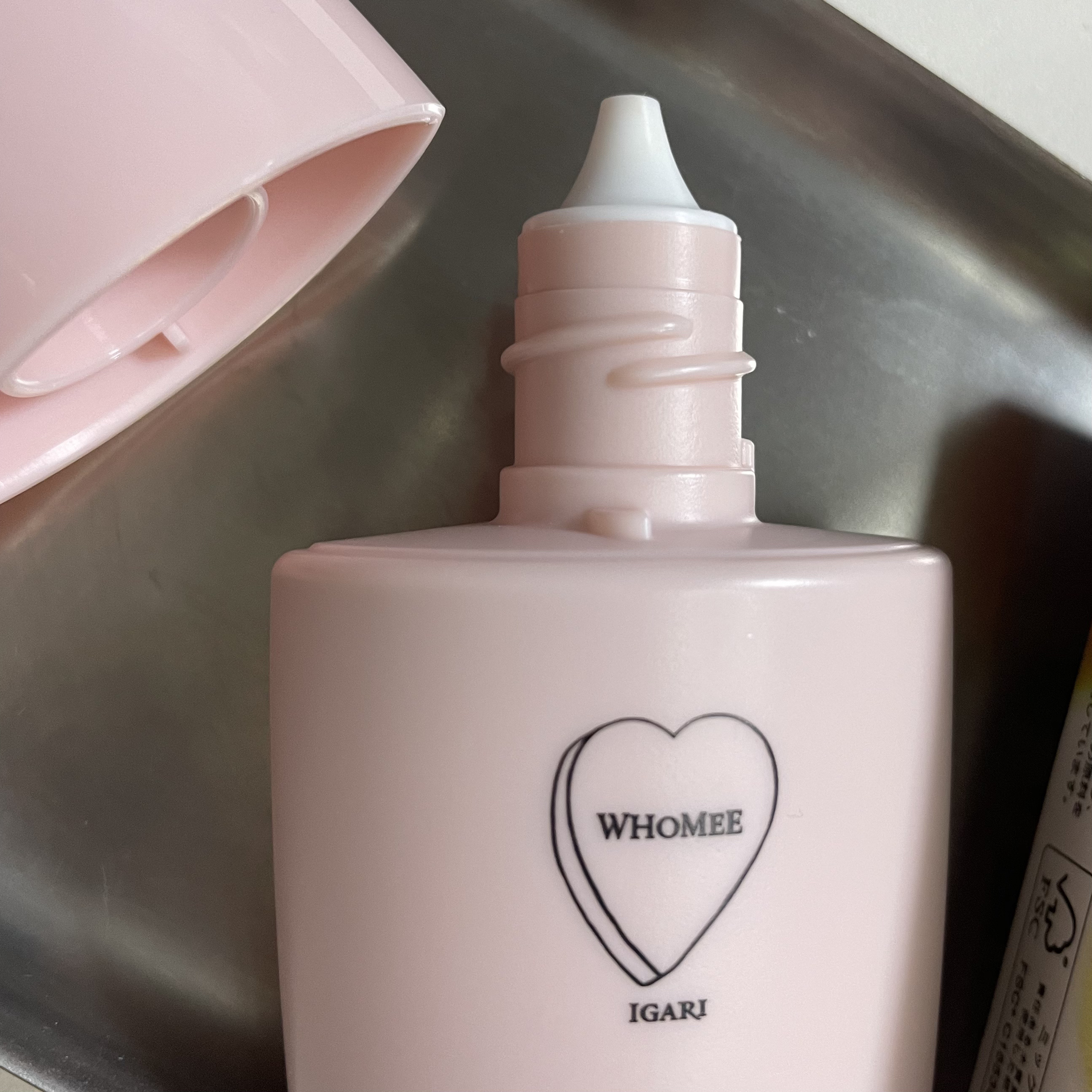 WHOMEE リキッドファンデーションNのクチコミ「WHOMEE▸▸リキッドファンデーションN
ナチュラルベージュSPF21/PA++

"イガリ.....」（2枚目）