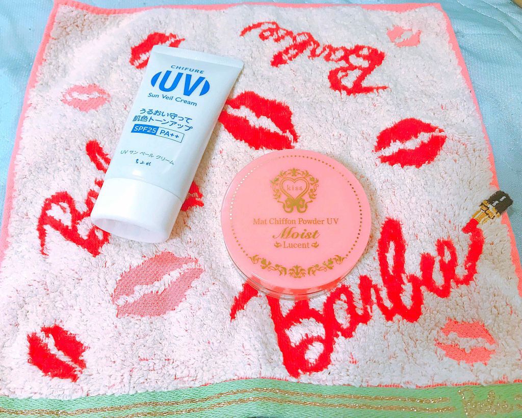 KiSS マットシフォンパウダーモイストUVのクチコミ「ベースメイク紹介

最近暑い日が続いているのでベースメイクも夏仕様に切り替えています。どちらも.....」（1枚目）