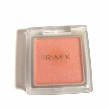 RMK インジーニアス パウダーアイズ N 10 オレンジ.

ラメが細かくて、光に反射するとキラキラと控えめに光ってくれるので使いやすいです。
もともとは08のピンクベージュが欲しかったのですが、とて