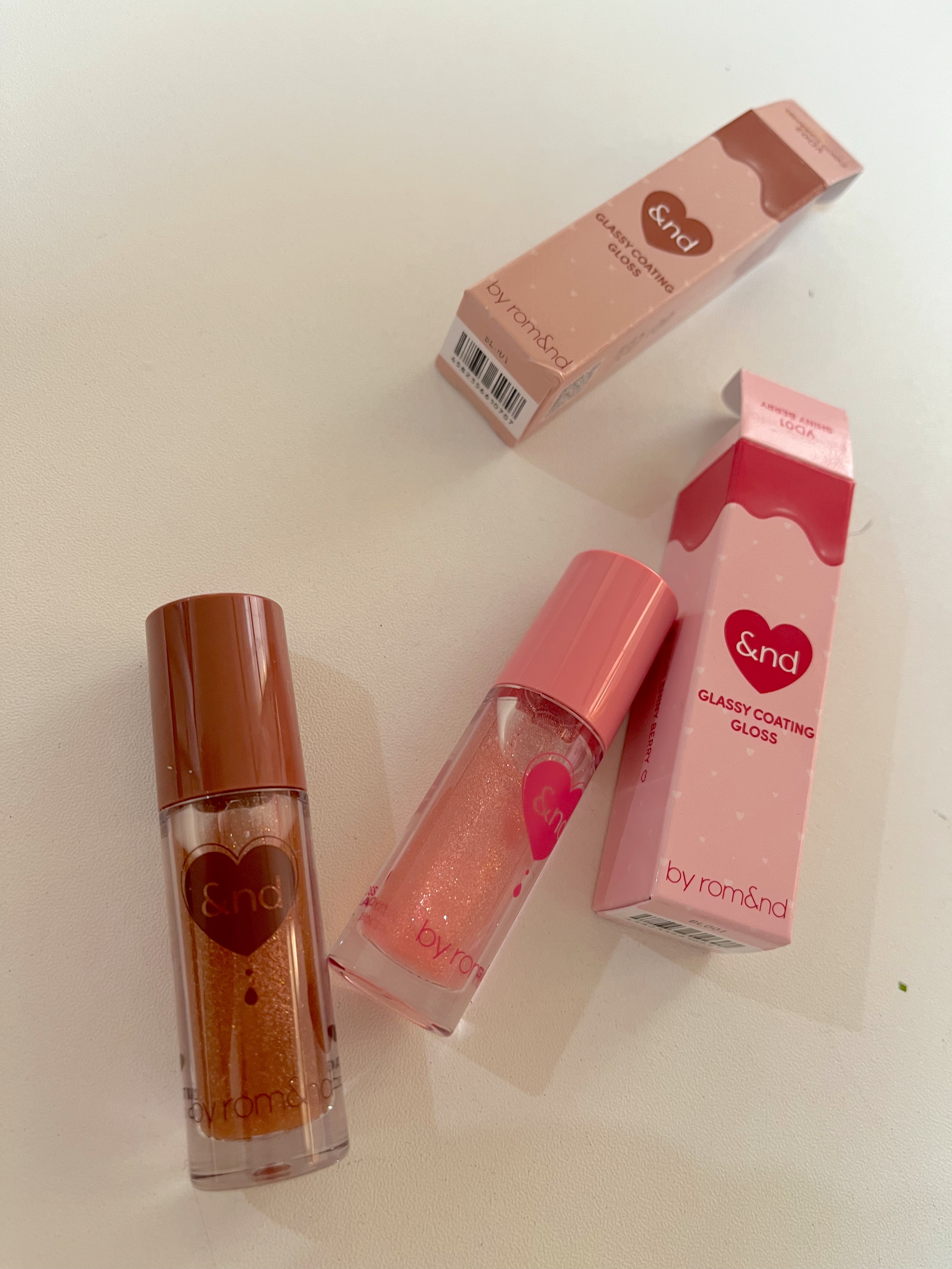 グラッシーコーティンググロス/&nd by rom&nd/リップグロスを使ったクチコミ（3枚目）