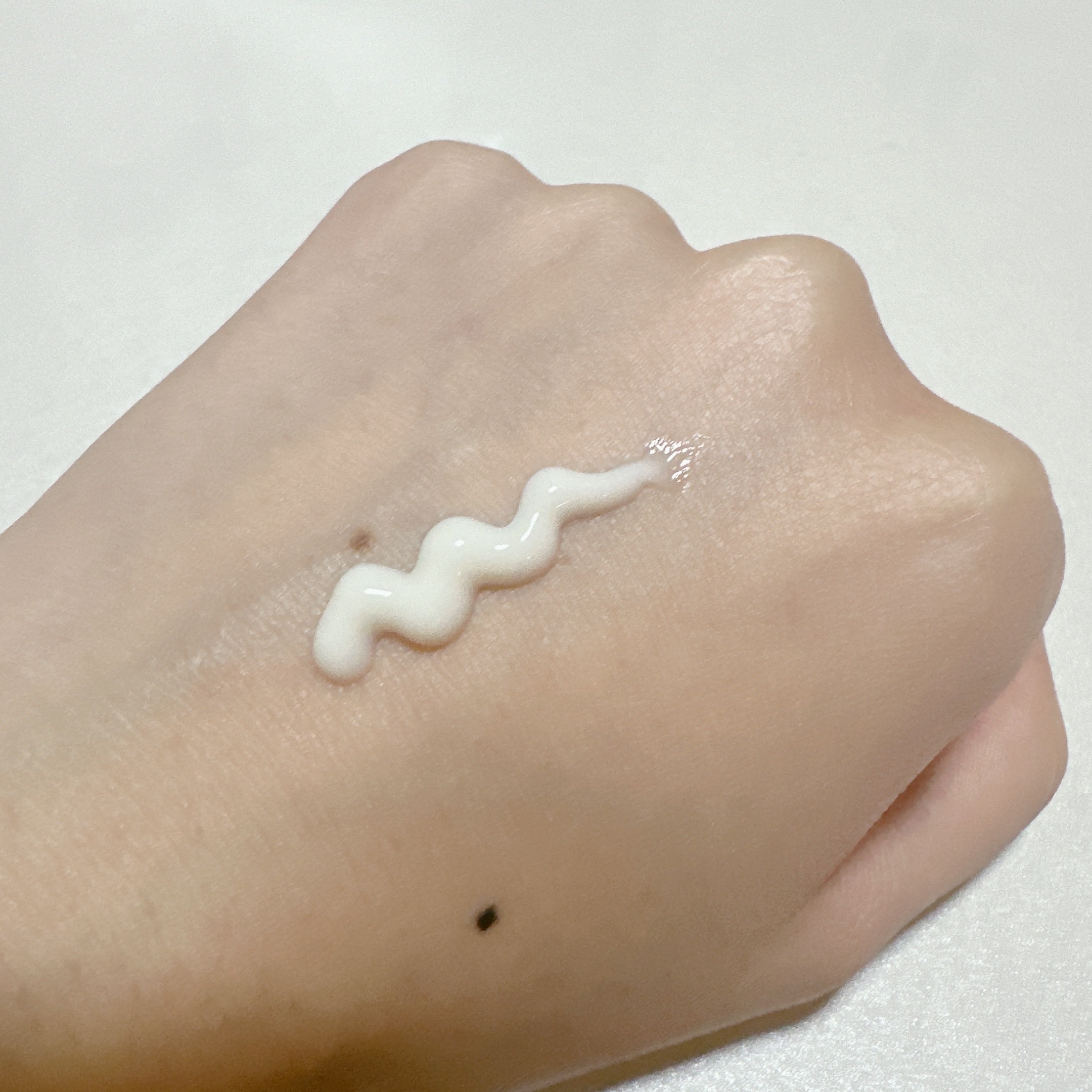 ウォーターメロン パンチ カミング サンスクリーン / スイカサンクリーム / SPF 50+ PA++++  /ビューランチ/日焼け止めクリームを使ったクチコミ（3枚目）