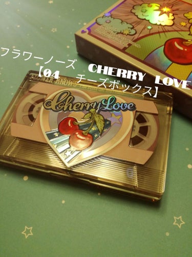 ず~~~~っと気になってて、今回初めて購入しました~♡👏👏👏

✨フラワーノーズ　Cherry  Love 
　　　　　　　　　レトロマグネティック　アイシャドウパレット
　　　　　　　　　　　　　　　