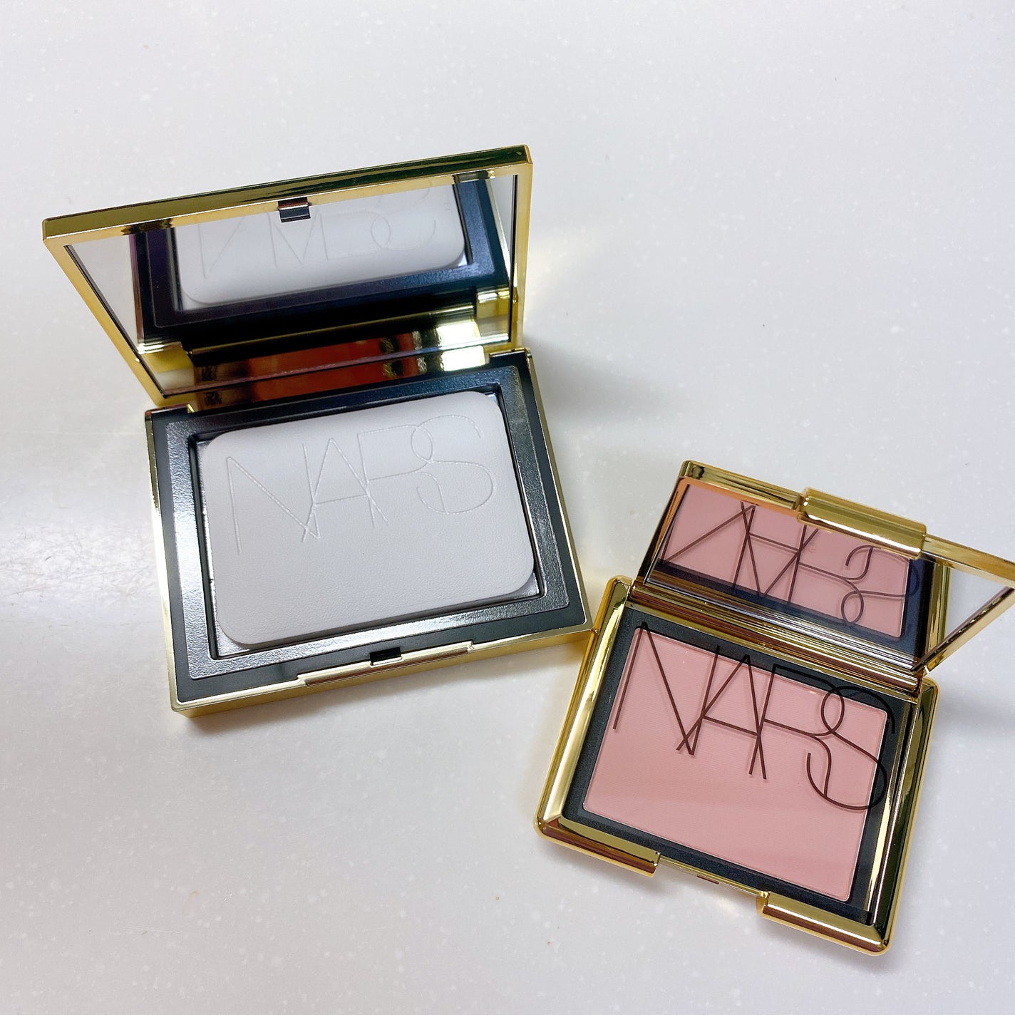 アフターパーティ ライトリフレクティングセッティングパウダー プレスト/NARS/プレストパウダーを使ったクチコミ(3枚目)